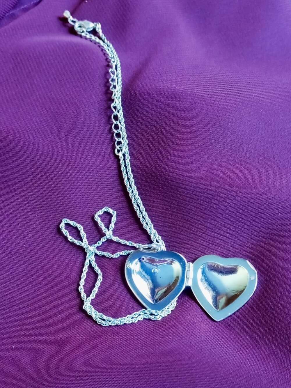 ✧✧✧❤︎ Vintage 2004 Avon "Rhinestone Halo" Heart Locket ❤︎✧✧✧ - Picture 7 of 16
